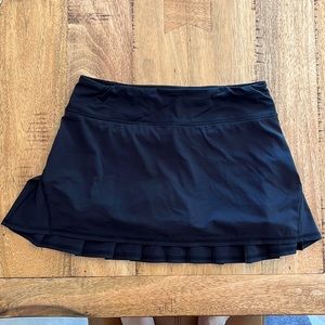 Black lululemon skirt size 4